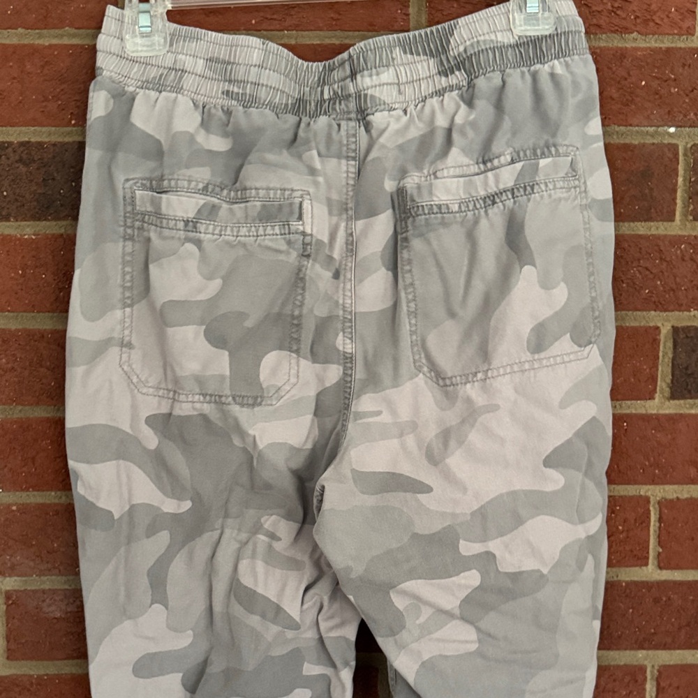 Hollister Gray Camouflage High Waisted Faux Drawstring Joggers - Picture 6 of 9